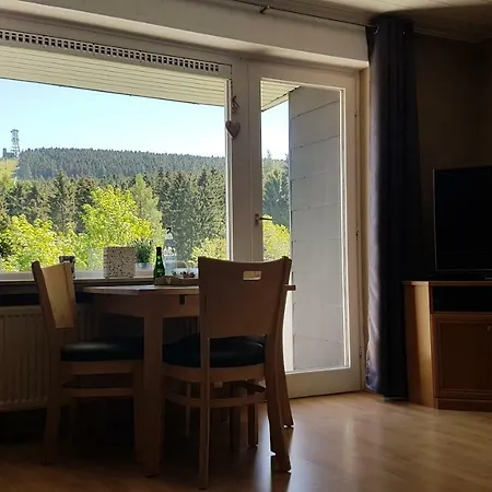 Daire Singer Am Erlebnisbocksberg