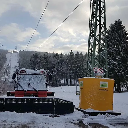 Singer Am Erlebnisbocksberg